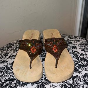 Sketchers Somethin’ Else chocolate sandals. Women’s size 8 and they come in box!